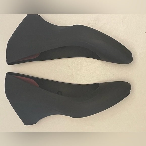 CROCS LINA DUAL COMFORT WEDGE HEELS, SHOES, WOMEN’S 8 BLACK RUBBER LIGHTWEIGHT - Picture 6 of 8